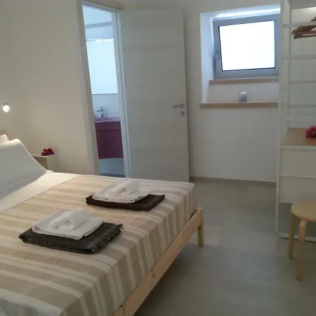 Guest house Ca Del Mar 4*